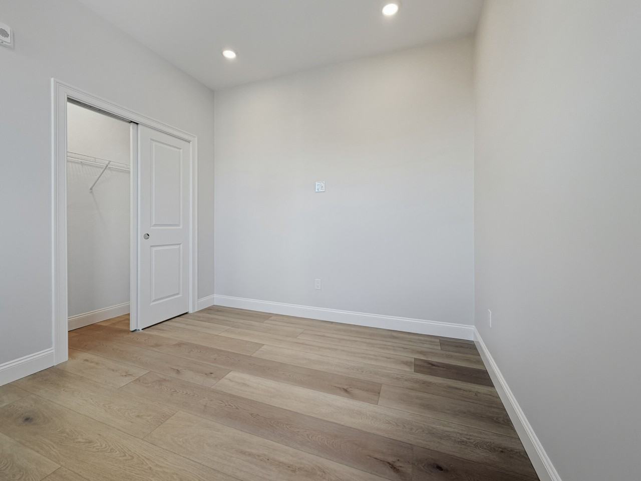 226 Winthrop Street #202 - Photo 4 of 8