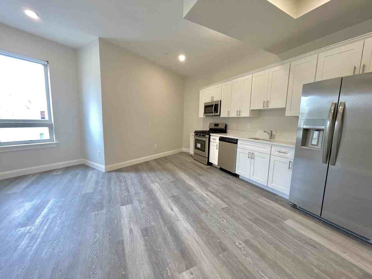 9 Fremont St #301 - Photo 2 of 10