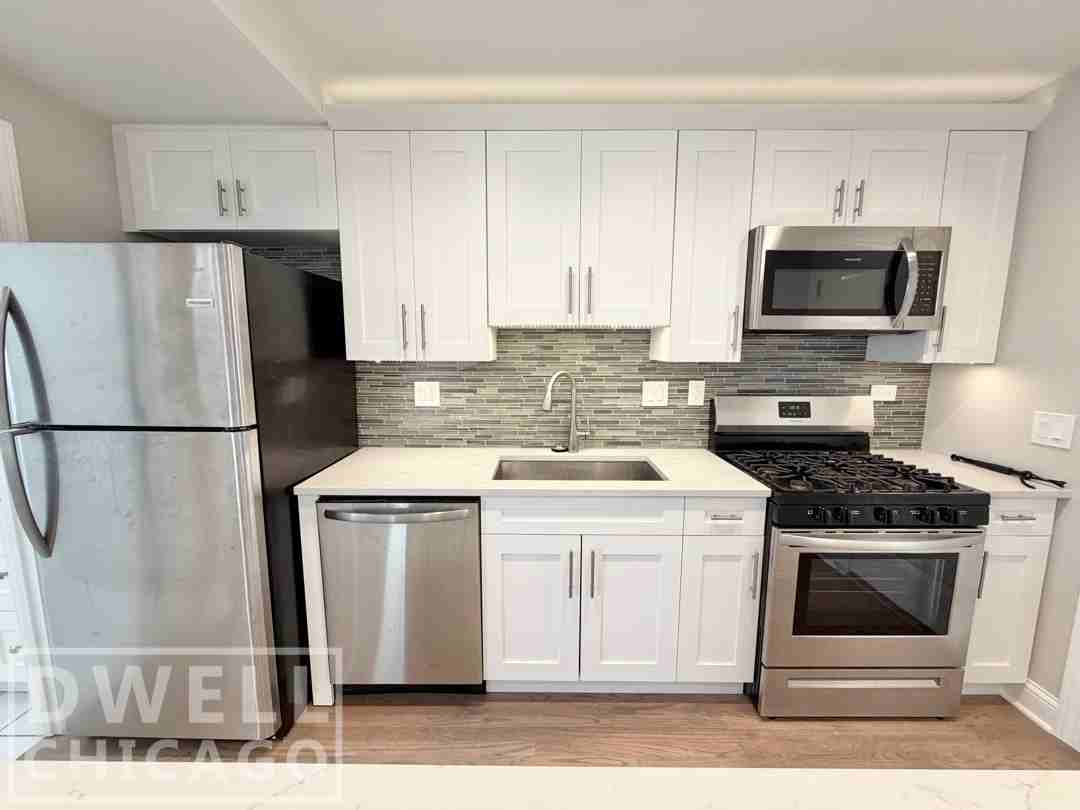 4101 N Lincoln Ave #2R - Photo 2 of 25