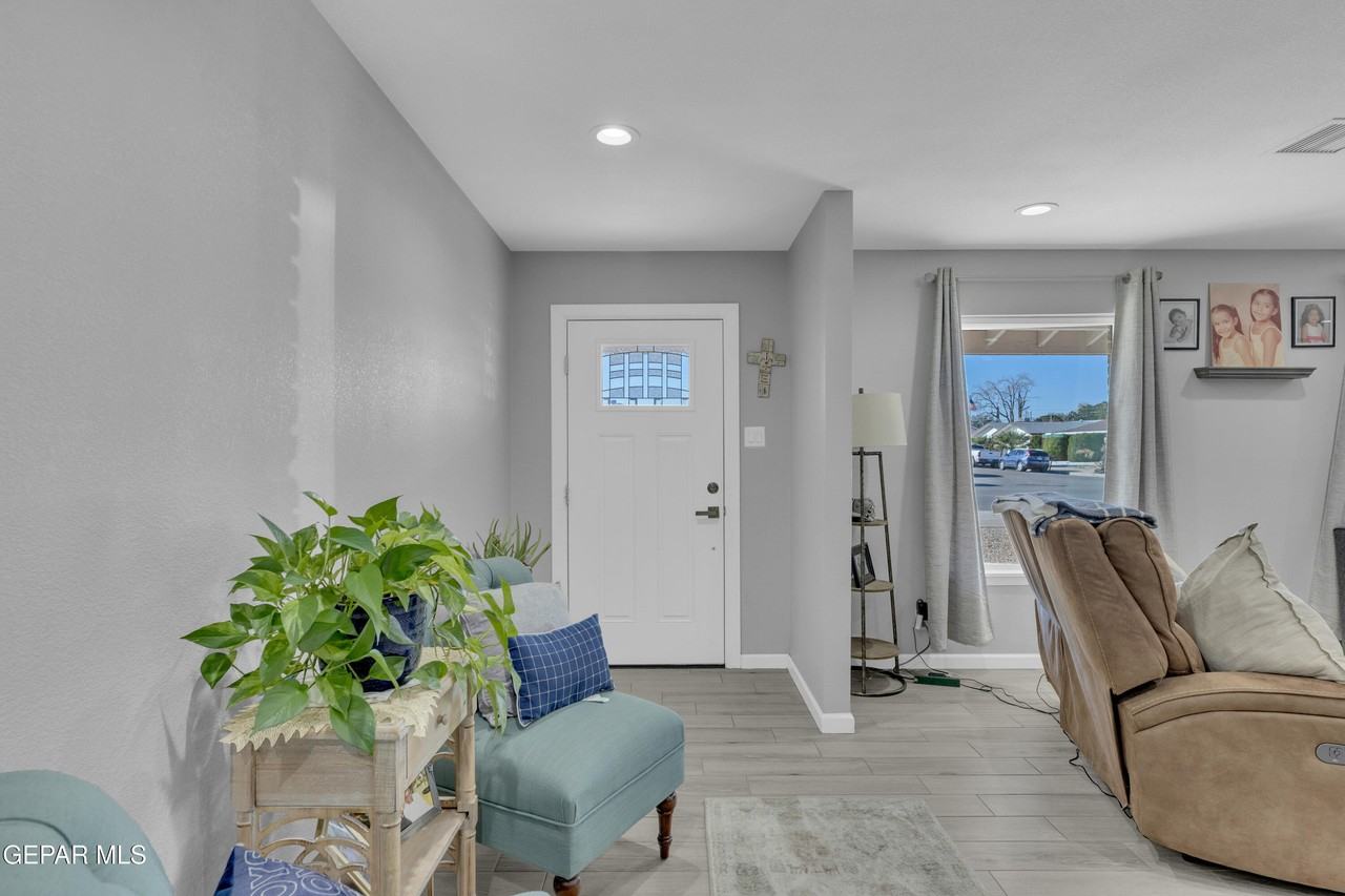 9913 Album Avenue - Photo 3 of 33