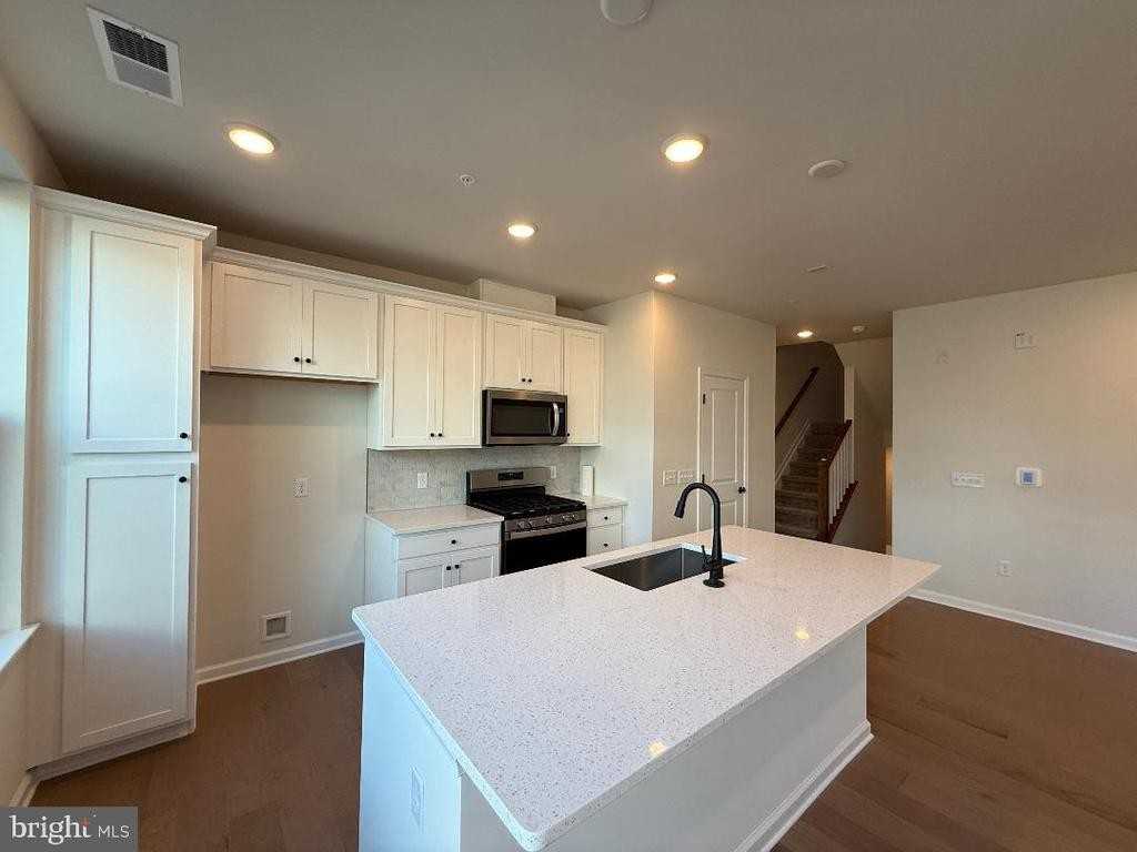 1211 1211 Parker Boulevard - Photo 3 of 14