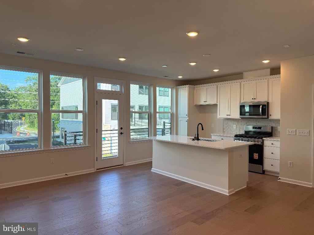 1211 1211 Parker Boulevard - Photo 4 of 14