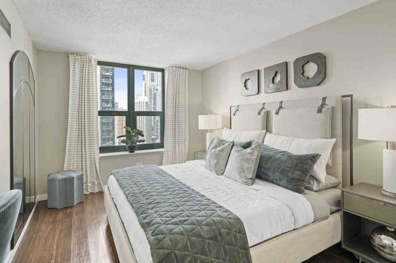 1 W Superior St - Photo 4 of 29