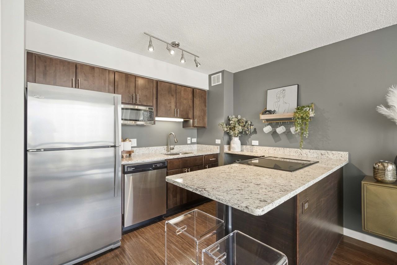 1 W Superior St - Photo 6 of 29