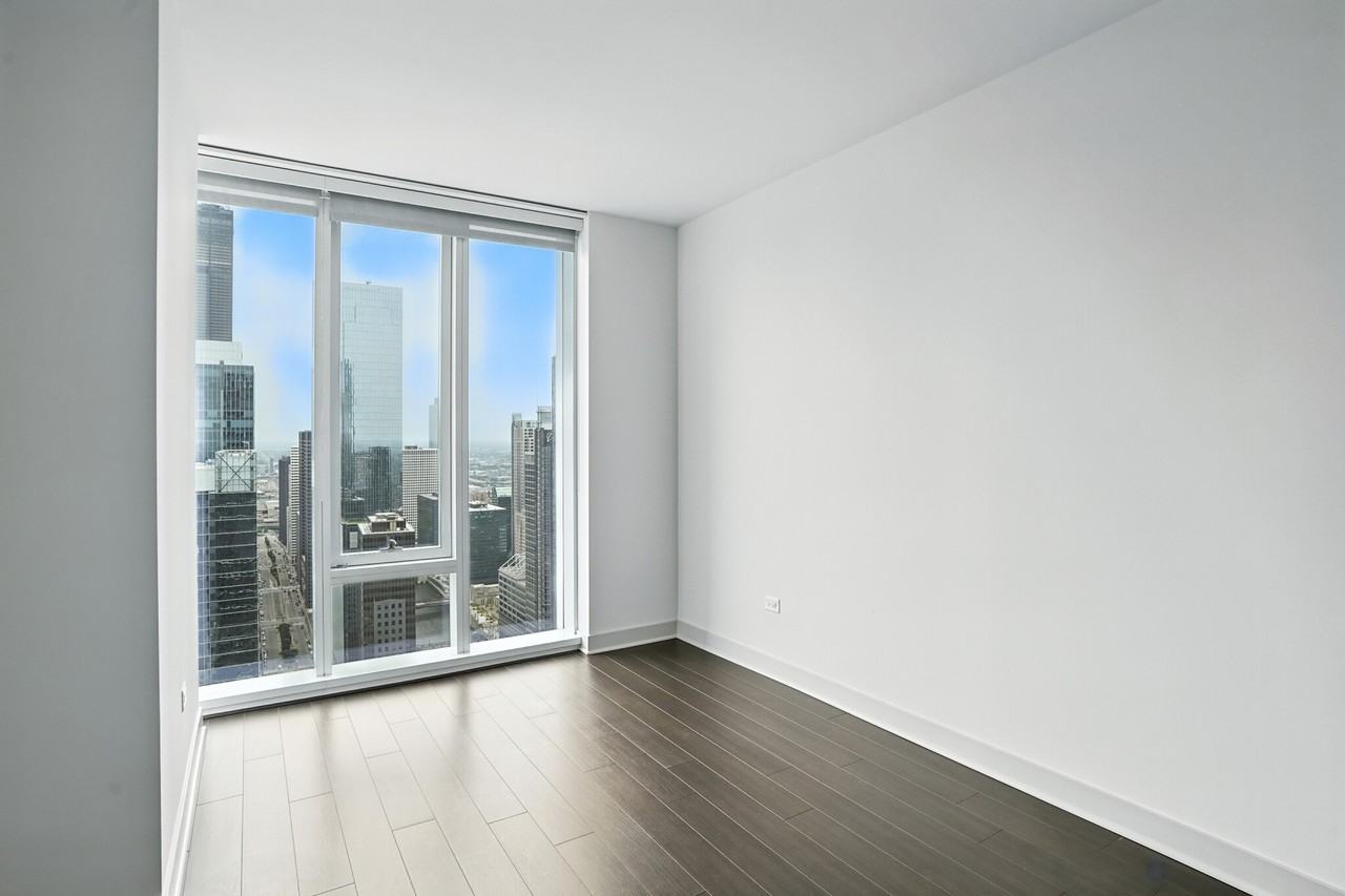 313 W Wolf Point Plz #1-1 - Photo 5 of 38