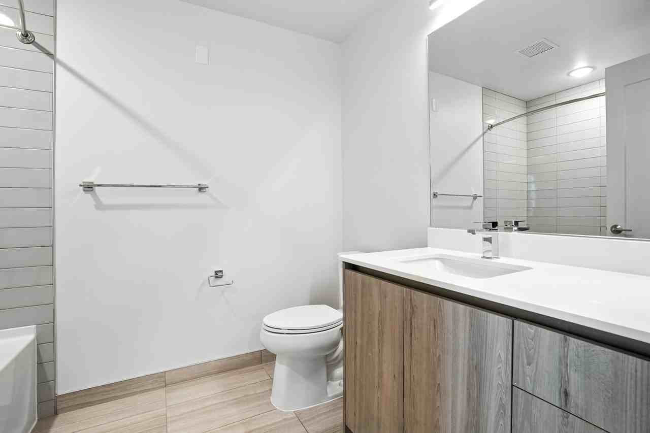 313 W Wolf Point Plz #1-1 - Photo 6 of 38