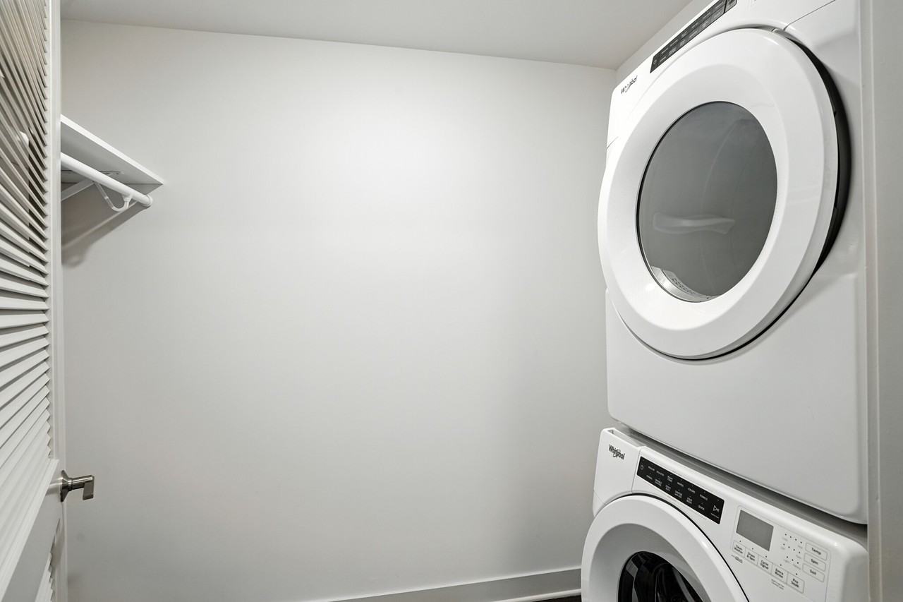 313 W Wolf Point Plz #1-1 - Photo 7 of 38