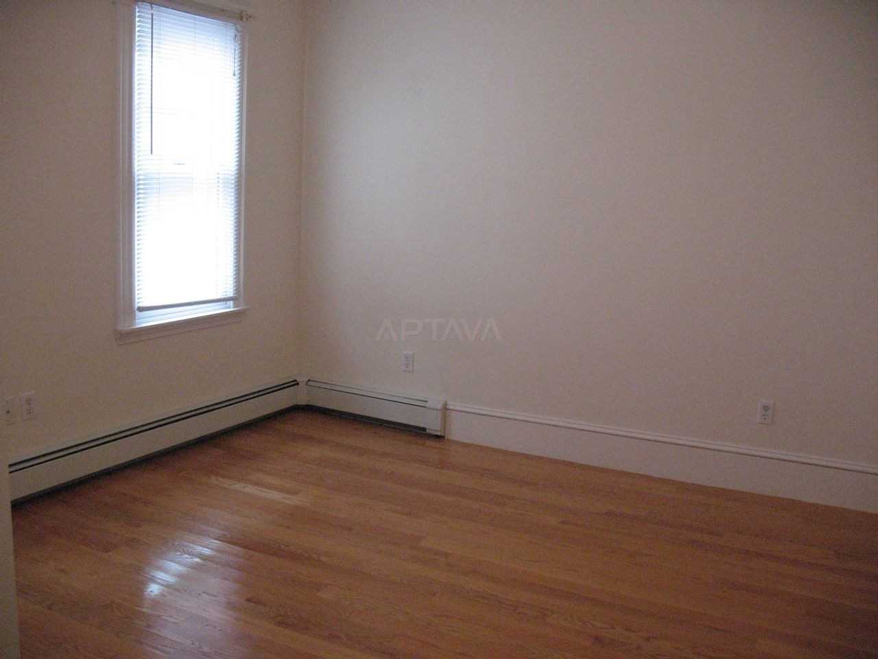 47 Dearborn St - Photo 7 of 11