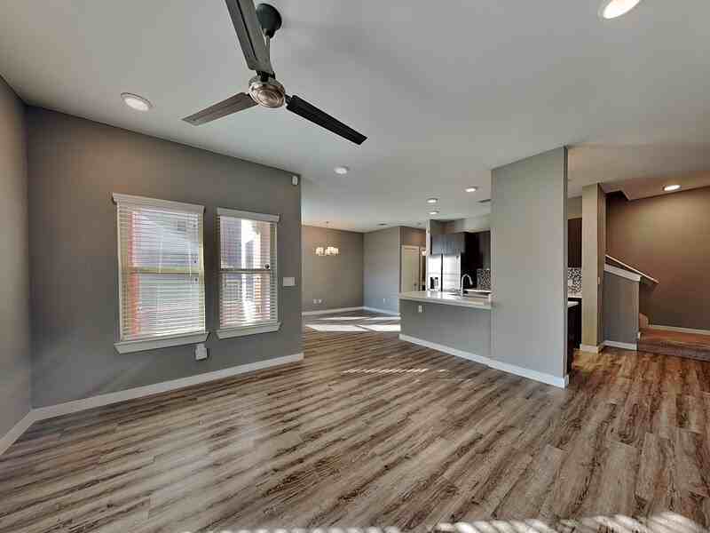 1553 Fiji St - Photo 2 of 21