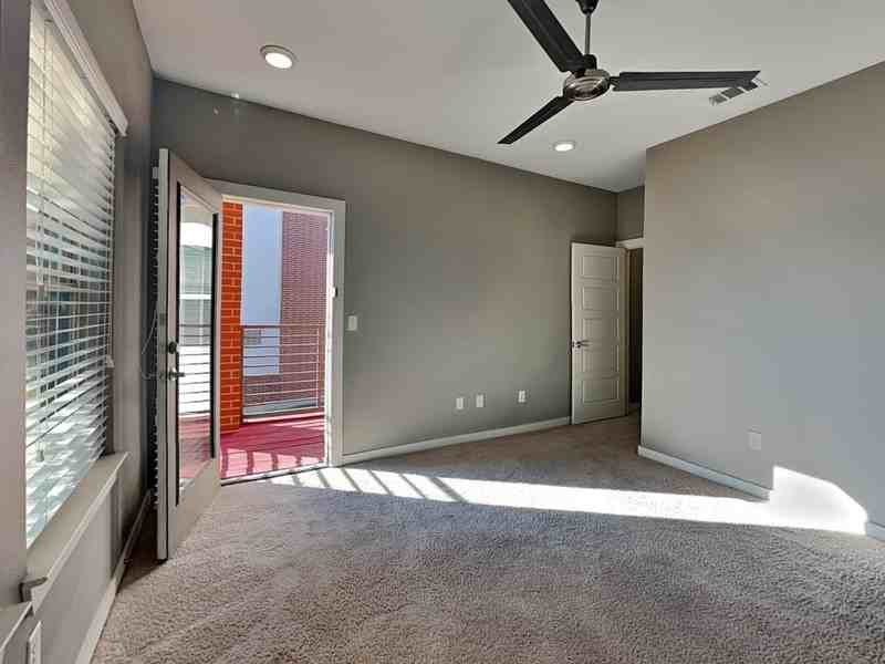 1553 Fiji St - Photo 6 of 21