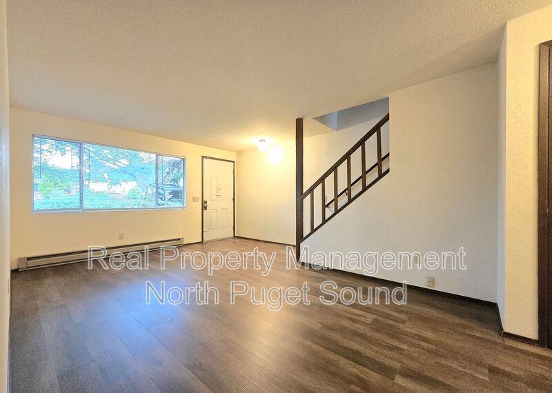 1322 Maple St #B - Photo 2 of 14