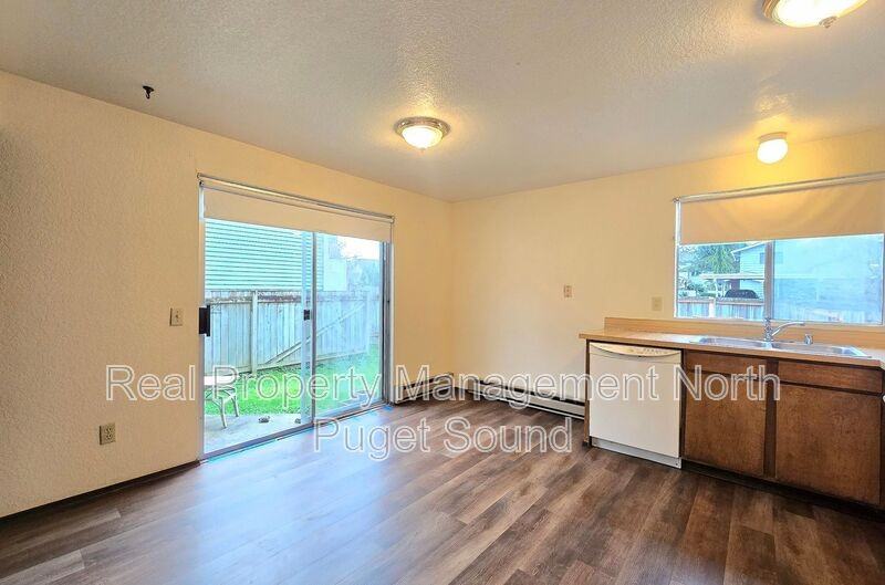 1322 Maple St #B - Photo 5 of 14