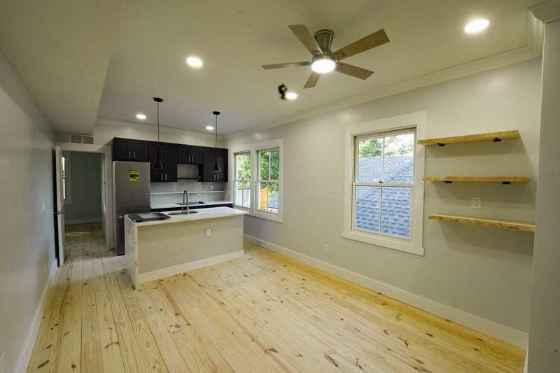 1932 Hubbard St - Photo 4 of 5