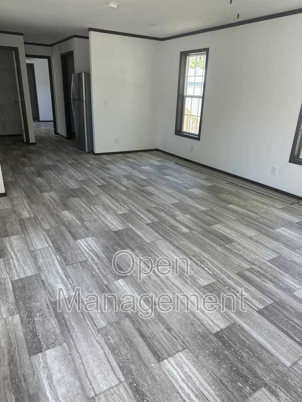 16 English Village Park - Photo 5 of 13