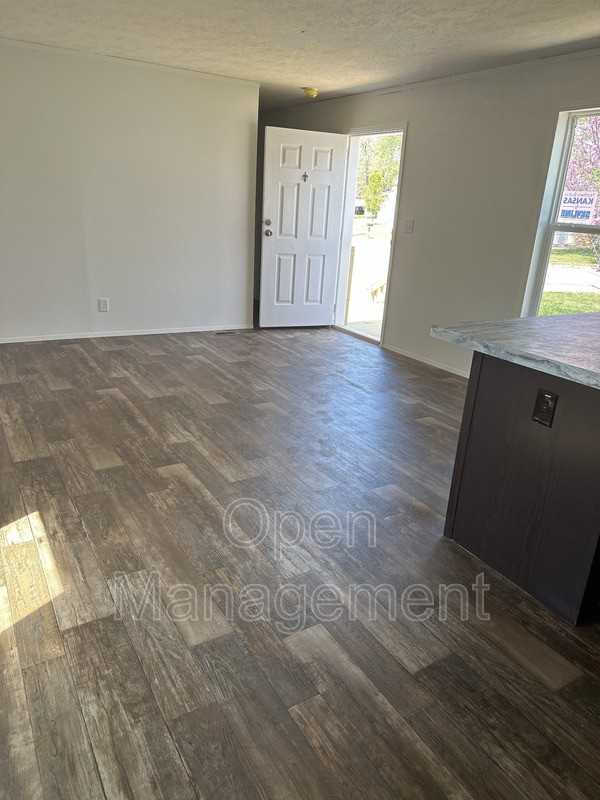 16 English Village Park - Photo 6 of 13