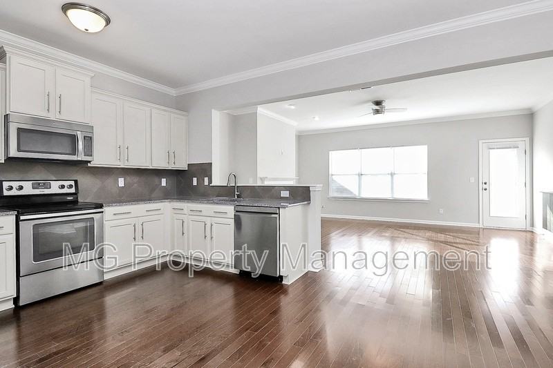 8116 Dumphries Dr - Photo 4 of 21