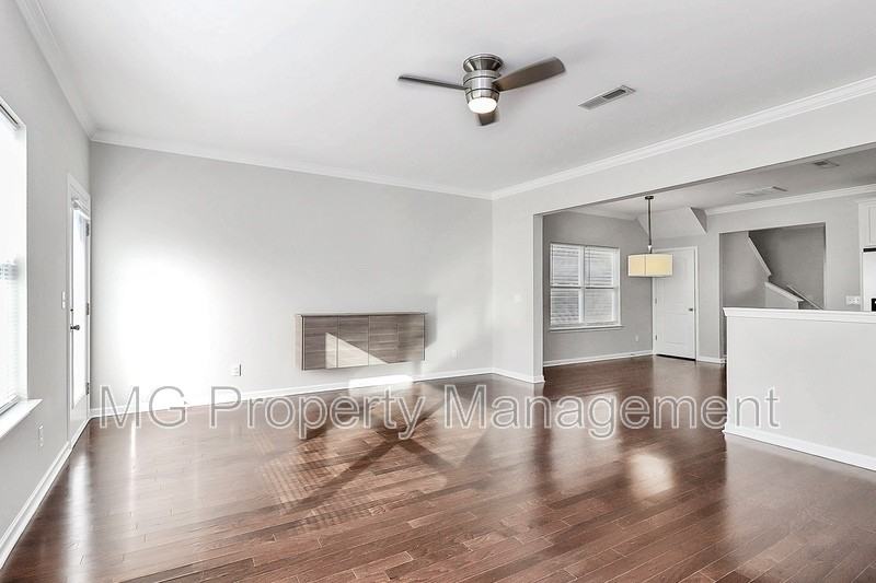 8116 Dumphries Dr - Photo 6 of 21