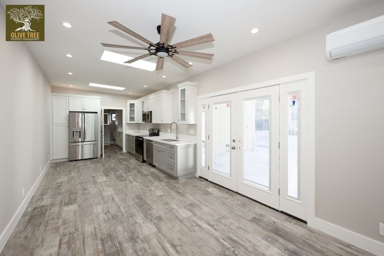 498 S Marengo Ave - Photo 3 of 10