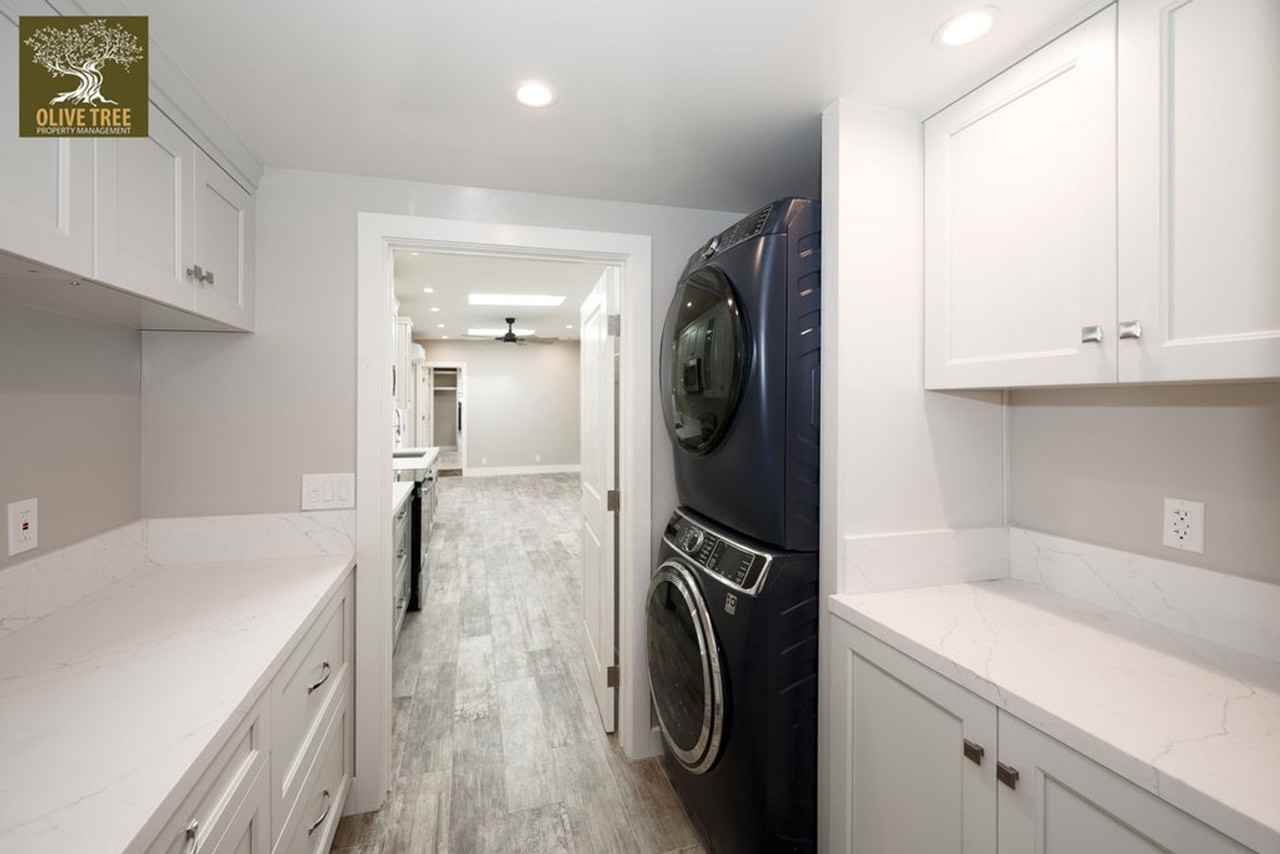 498 S Marengo Ave - Photo 7 of 10