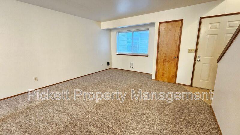 1334 Ne Jasmine Ln - Photo 3 of 20