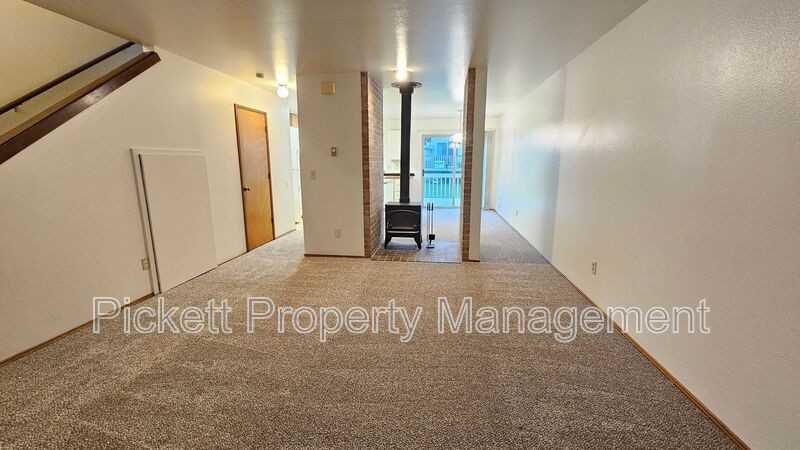 1334 Ne Jasmine Ln - Photo 4 of 20