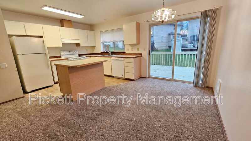 1334 Ne Jasmine Ln - Photo 5 of 20