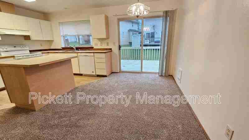 1334 Ne Jasmine Ln - Photo 6 of 20