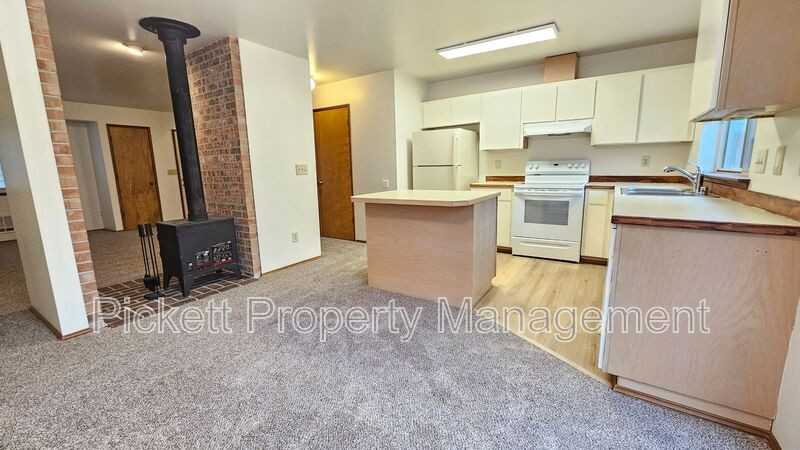 1334 Ne Jasmine Ln - Photo 7 of 20