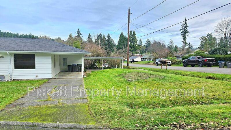 2514 Spring St Ne - Photo 3 of 24