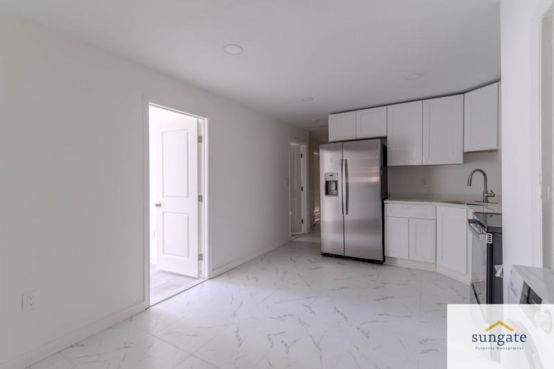 208 Lloyd St - Photo 2 of 19