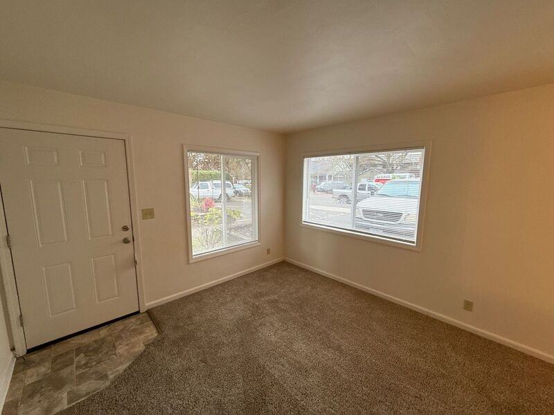 1145 Saginaw St S - Photo 5 of 16