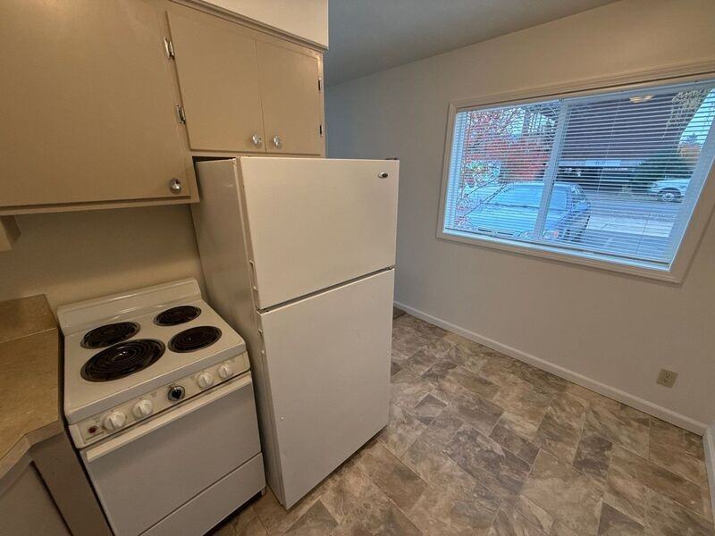 1145 Saginaw St S - Photo 7 of 16