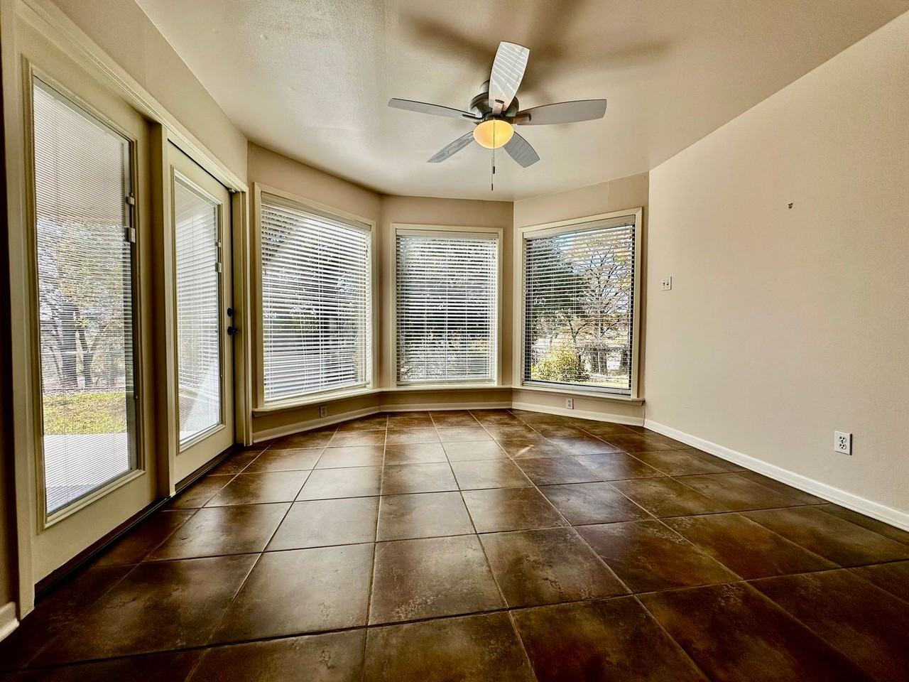 129 Paradise Avenue - Photo 3 of 17