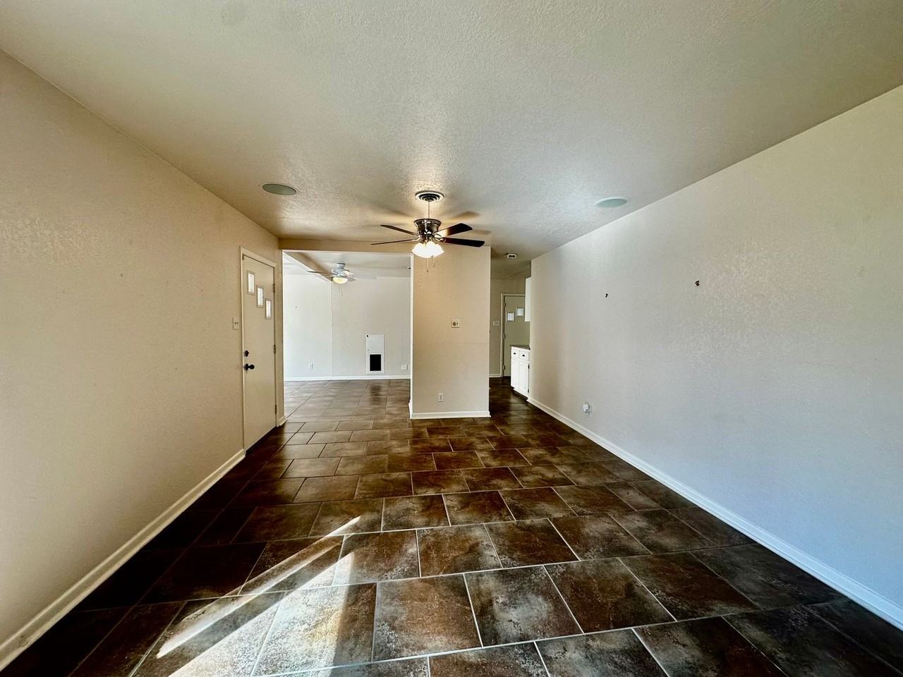 129 Paradise Avenue - Photo 5 of 17