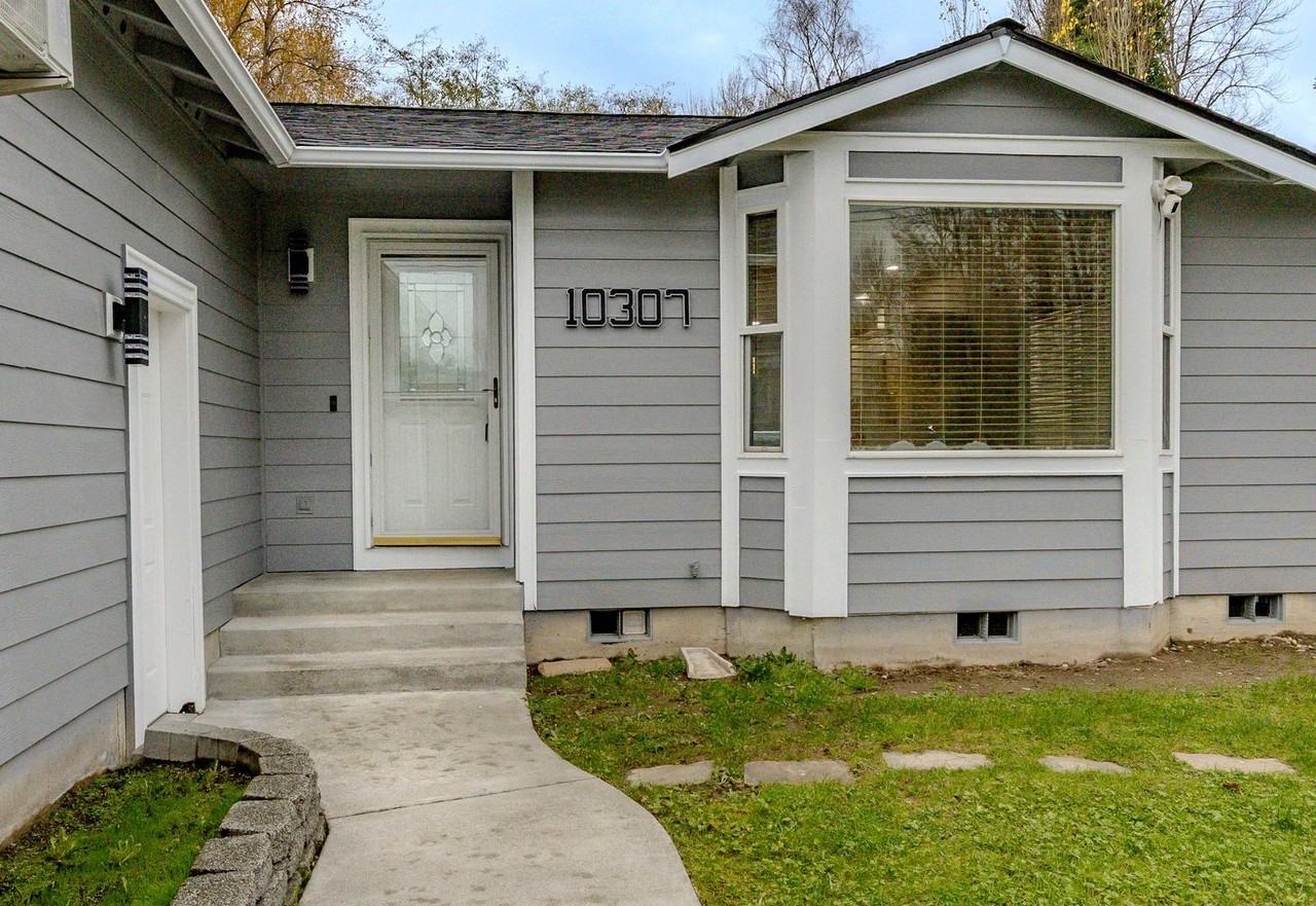 10307 11th Street East - Photo 2 of 9