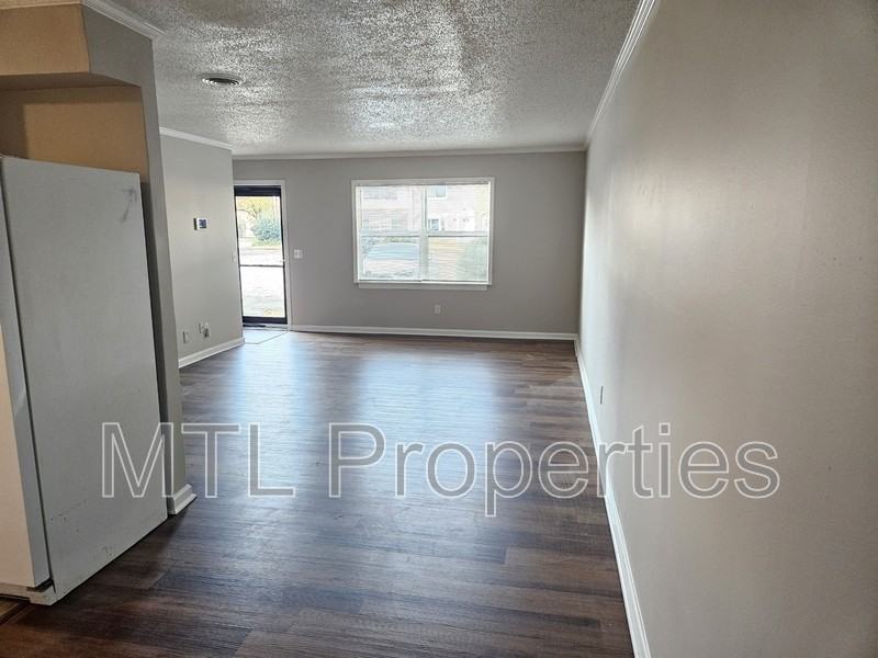 1248 Grove Park Ln - Photo 4 of 13