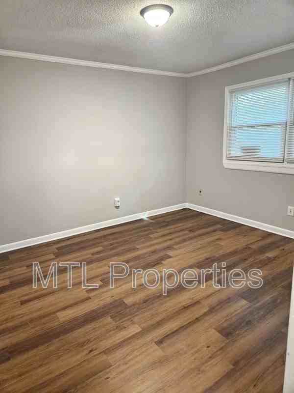 1248 Grove Park Ln - Photo 5 of 13