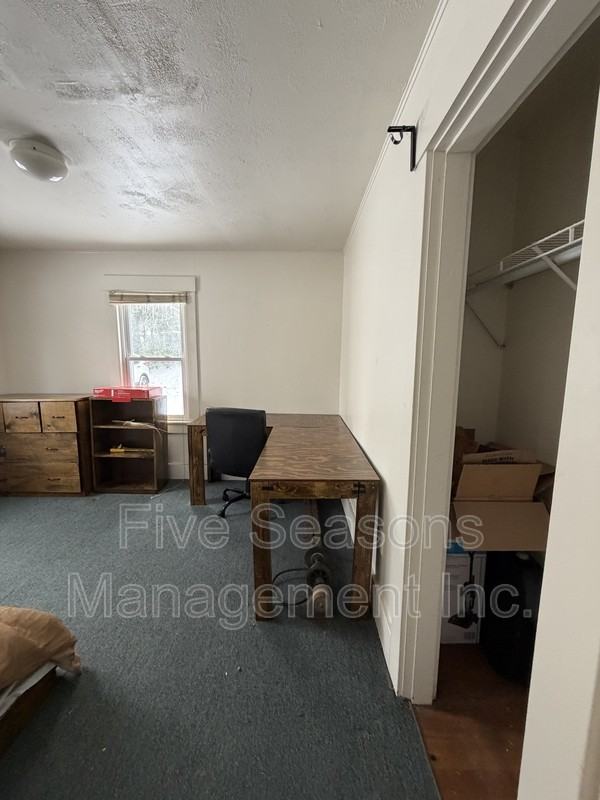 366 Riverside Ave - Photo 4 of 16
