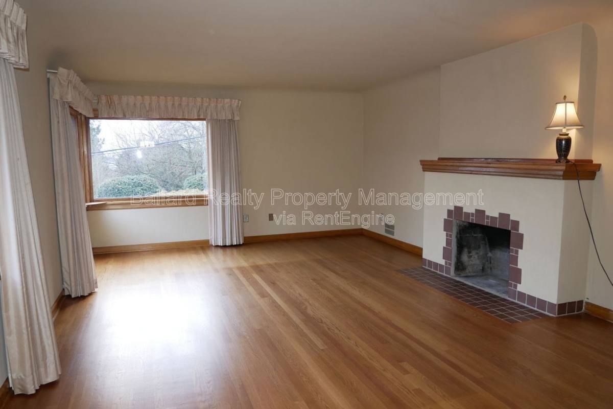 1403 2nd Ave N - Photo 2 of 10