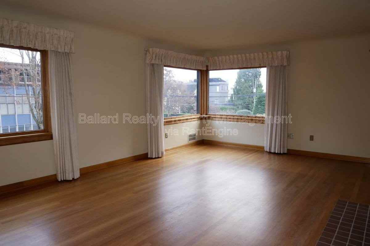 1403 2nd Ave N - Photo 3 of 10