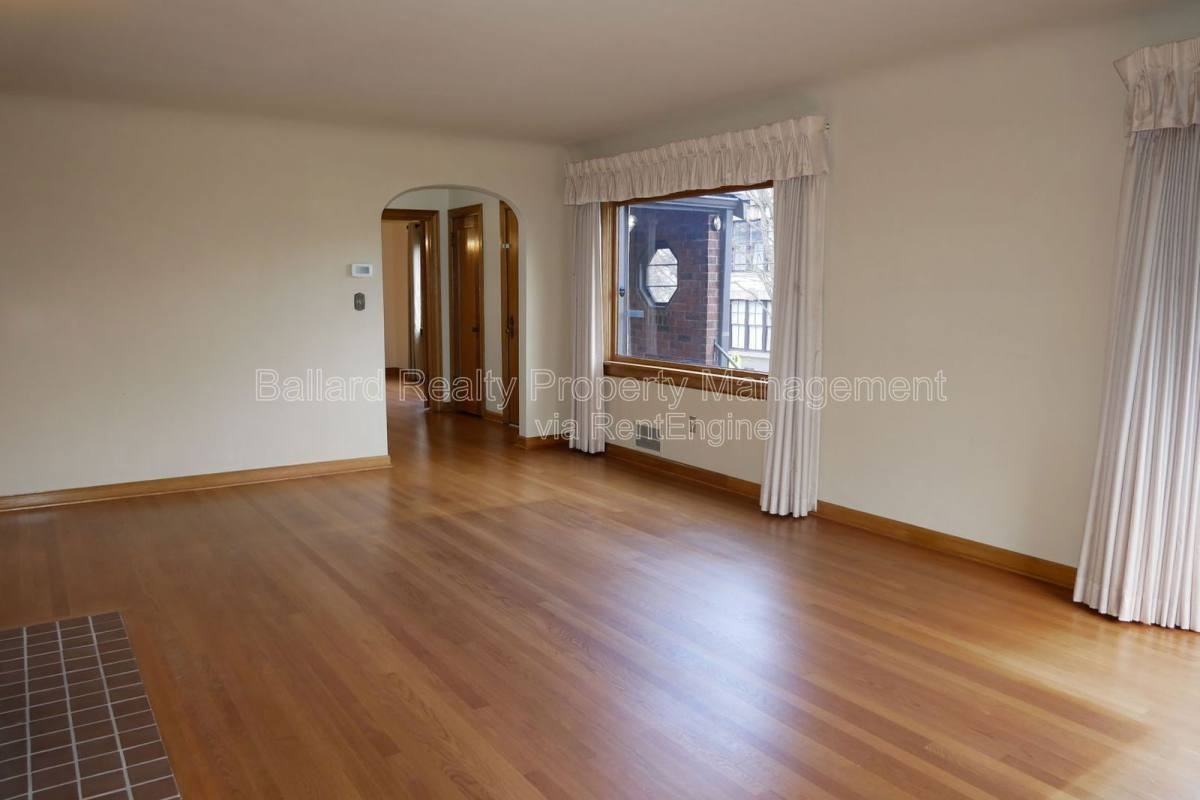 1403 2nd Ave N - Photo 4 of 10