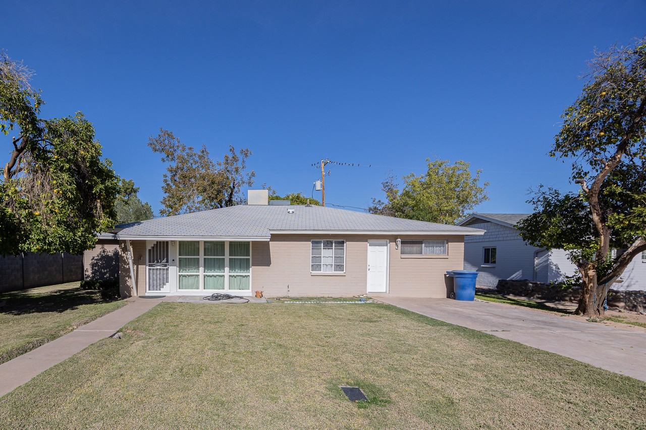 530 W 15th St - Photo 2 of 27