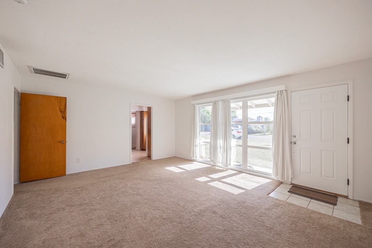 530 W 15th St - Photo 5 of 27