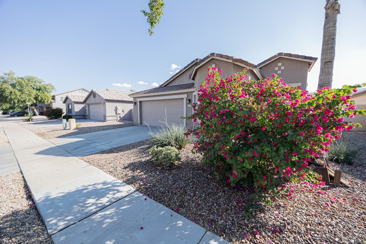 1633 East Beautiful Lane - Photo 3 of 27