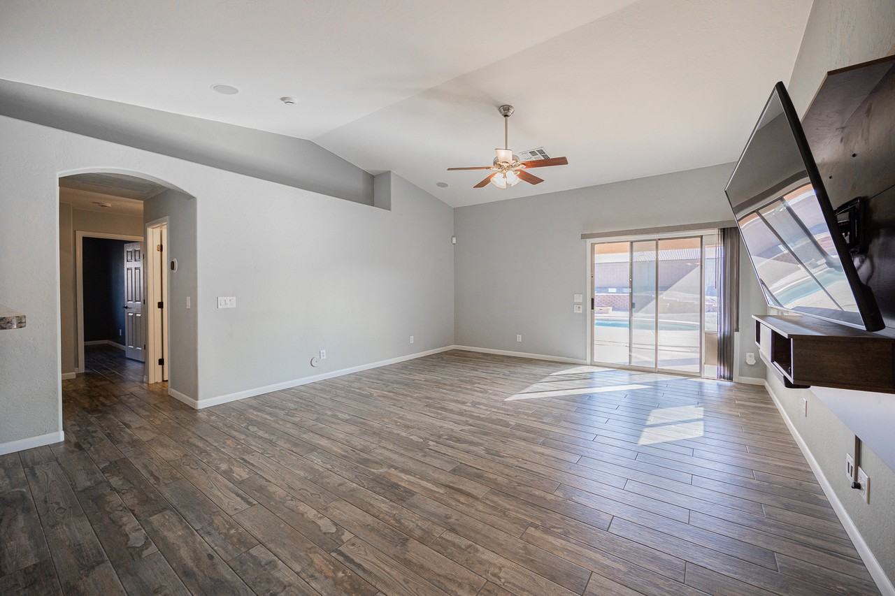 1633 East Beautiful Lane - Photo 4 of 27