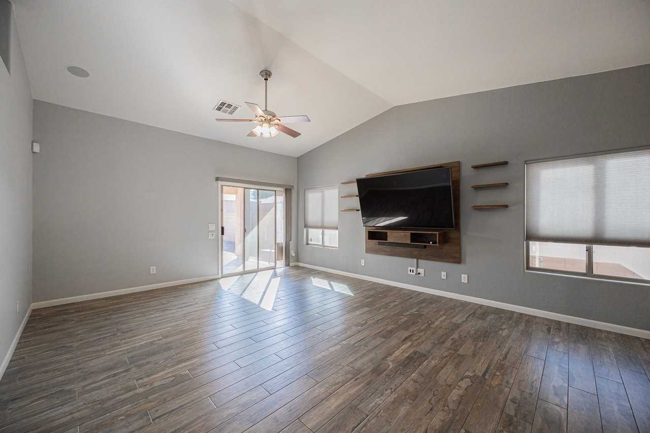 1633 East Beautiful Lane - Photo 5 of 27