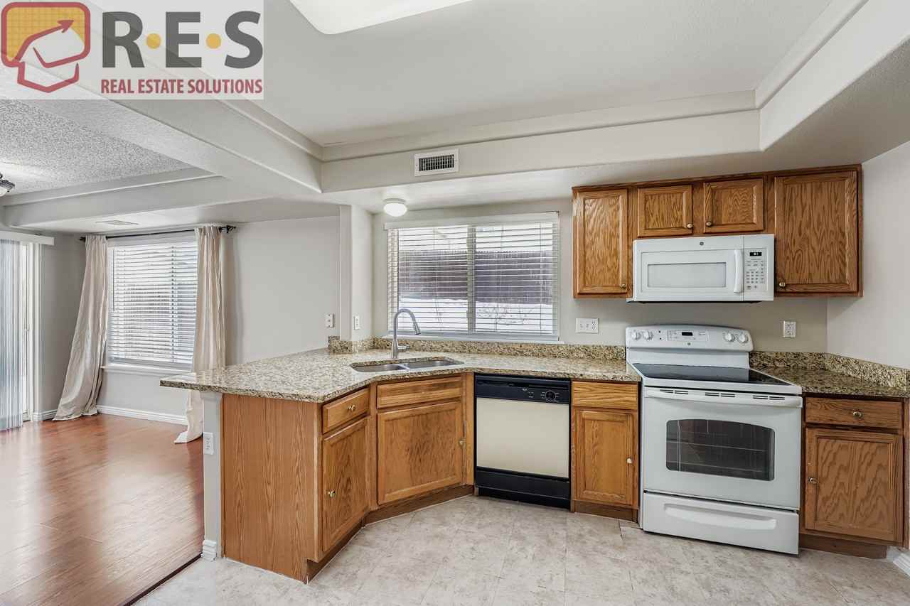 3881 Orleans St - Photo 3 of 21