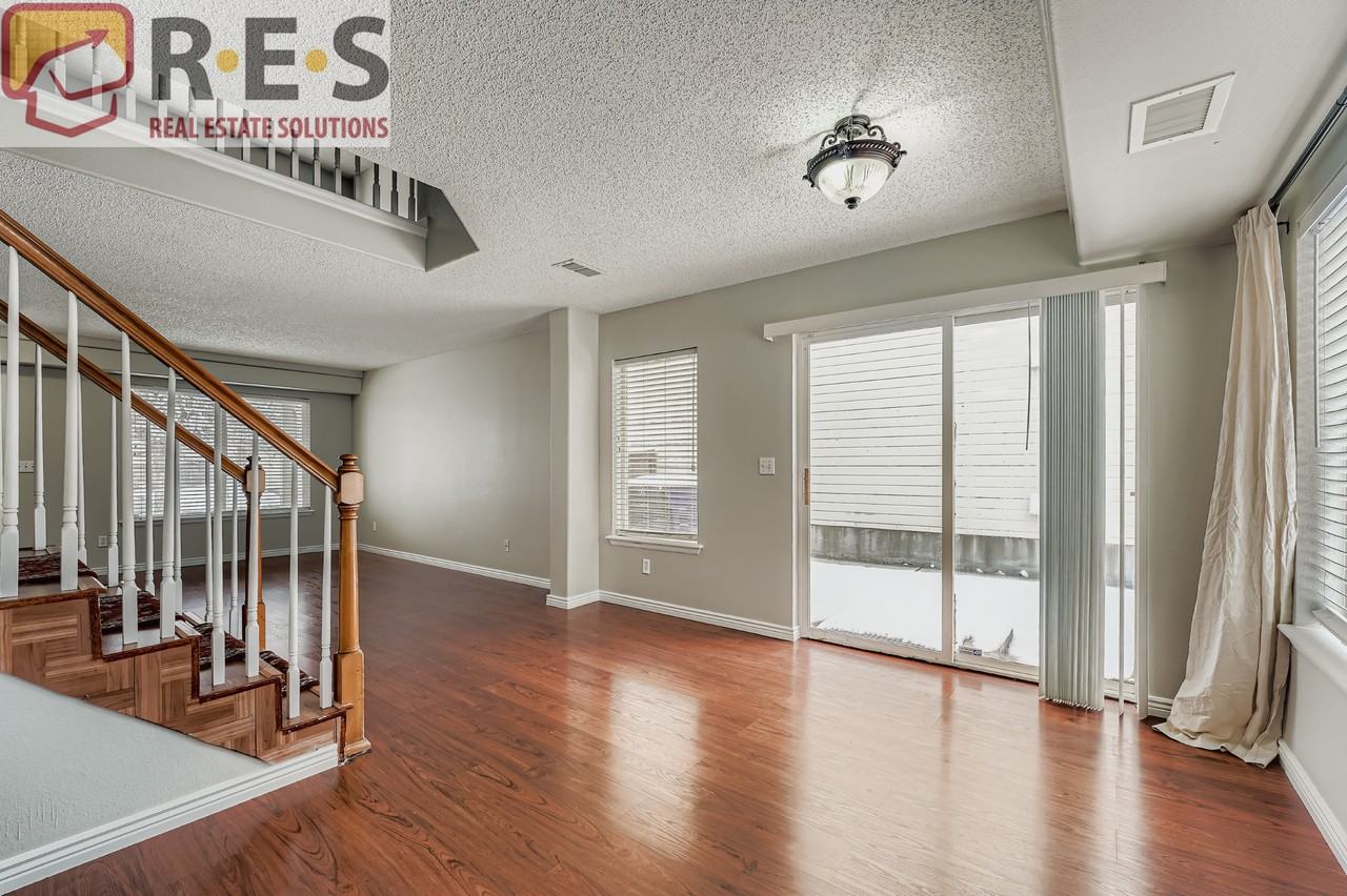 3881 Orleans St - Photo 6 of 21