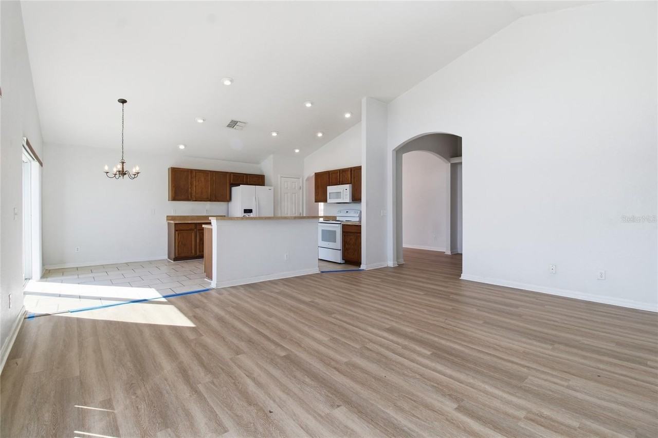 2764 Rochelle Dr - Photo 3 of 14