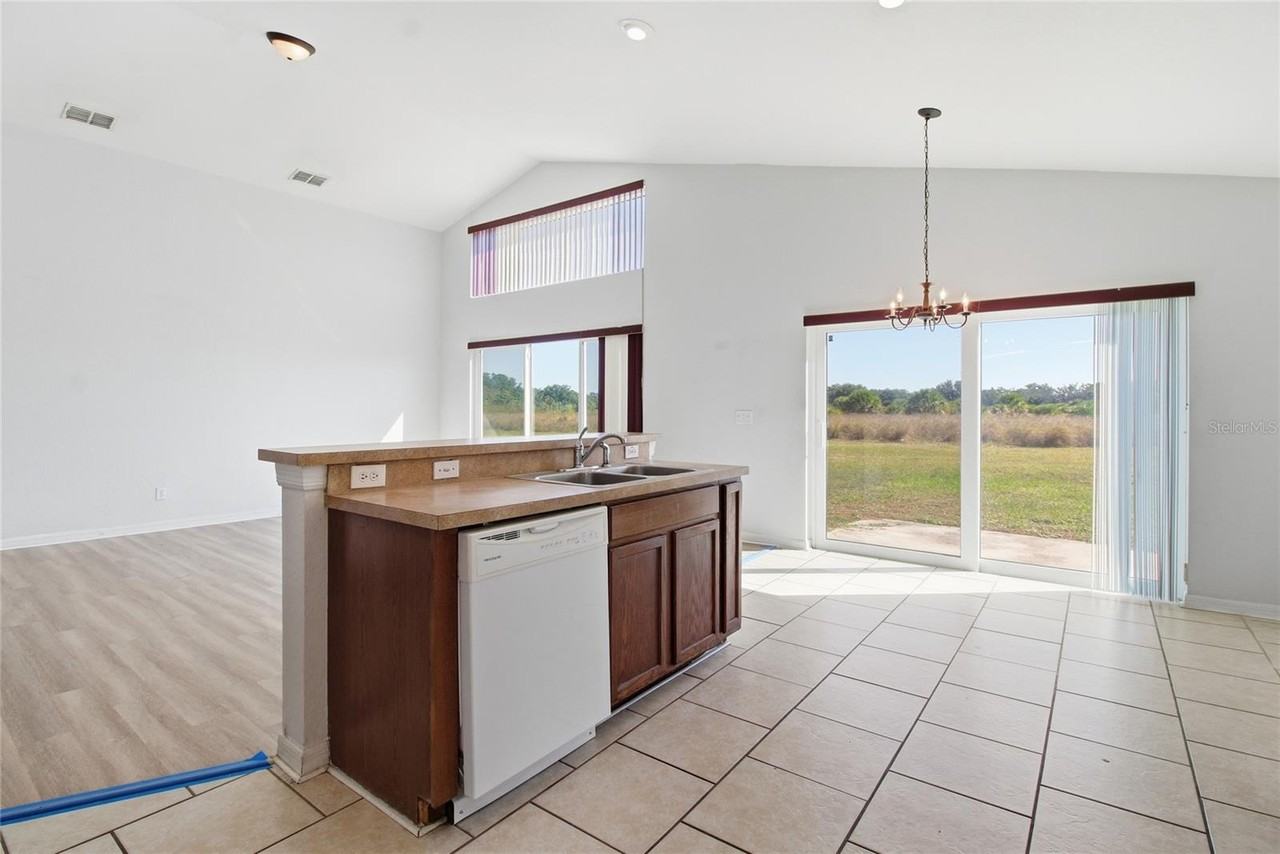 2764 Rochelle Dr - Photo 4 of 14